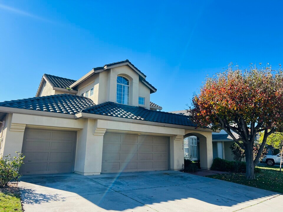 17614 Winding Creek Rd in Salinas, CA - Building Photo