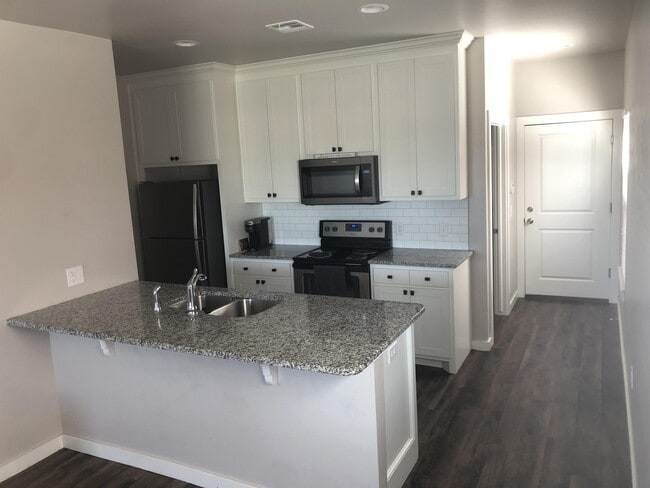 1225 E Main St in Edmond, OK - Building Photo - Building Photo