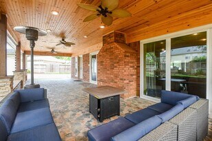 11 Stretford Ct in Sugar Land, TX - Building Photo