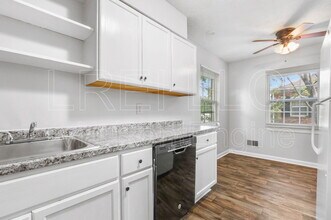 4405 Landside Dr in Louisville, KY - Foto de edificio - Building Photo