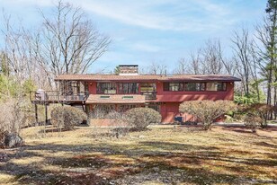 237 Stoney Gate in Carlisle, MA - Building Photo