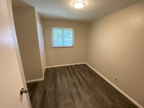208 Mc Alpine Dr in St. Louis, MO - Building Photo - Building Photo