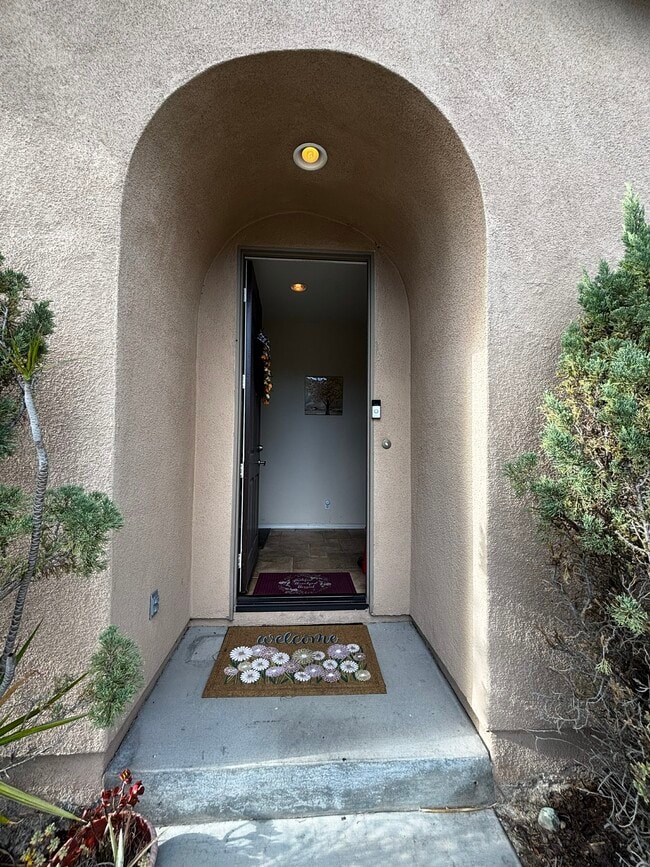 2695 W Madison Cir in Anaheim, CA - Foto de edificio - Building Photo