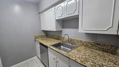 3015 Greenridge Dr in Houston, TX - Building Photo - Building Photo