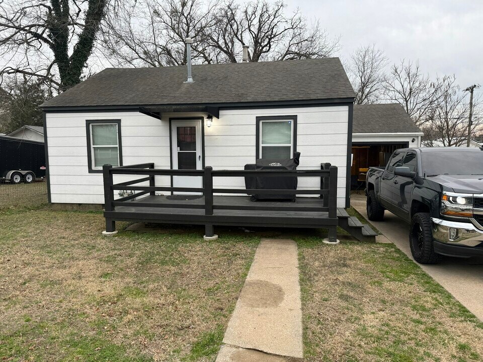 1304 E Lincoln Ave in Sapulpa, OK - Building Photo
