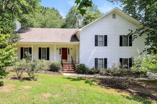 8601 Stone Creek Ct in Douglasville, GA - Building Photo