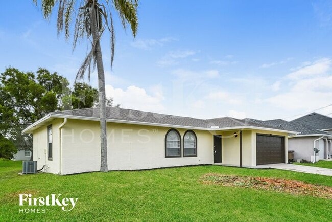 2621 NE 6th Pl in Cape Coral, FL - Building Photo - Building Photo