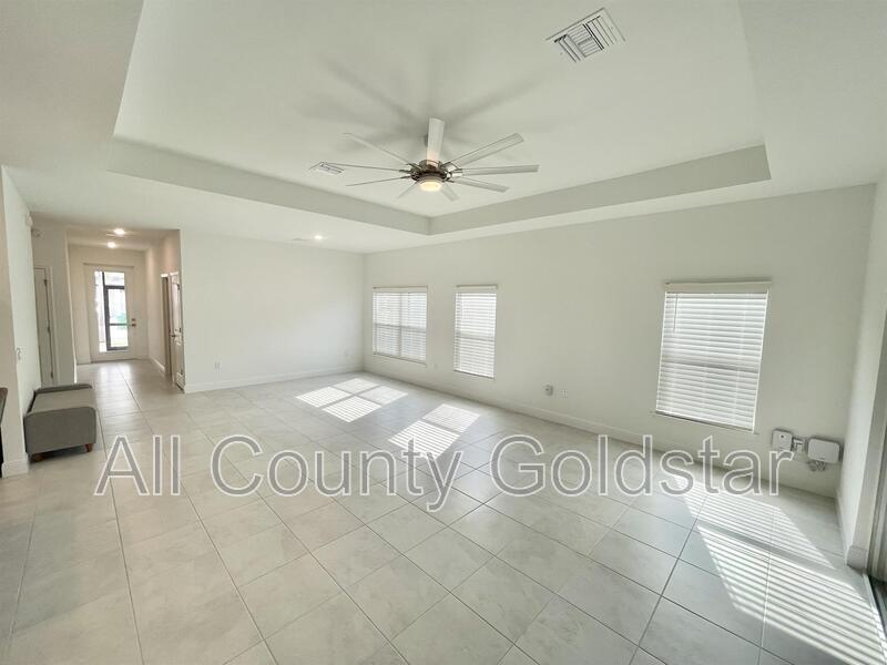 16901 Lazzo Dr in Port Charlotte, FL - Building Photo