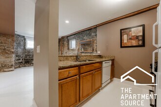 241 W Scott St in Chicago, IL - Building Photo - Building Photo