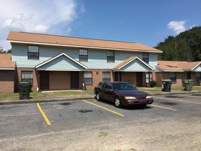 Chickasaw Apartments in Arlington, GA - Building Photo - Building Photo