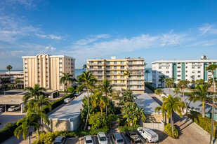 Gulf Towers in Naples, FL - Building Photo - Building Photo