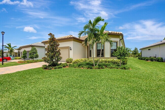 357 SE Filoli Dr in Port St. Lucie, FL - Building Photo - Building Photo