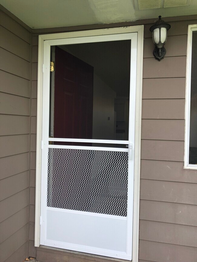 408 Kay Ave in Brownsville, OR - Building Photo - Building Photo