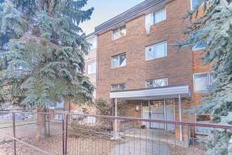 10144 123rd St NW in Edmonton, AB - Building Photo - Building Photo