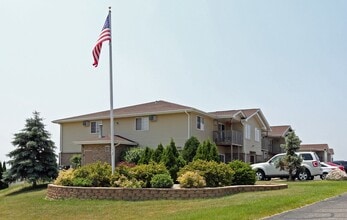 Gateway Estates Apartments in Beloit, WI - Foto de edificio - Building Photo