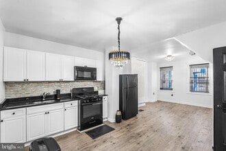 811 W Schiller St in Philadelphia, PA - Building Photo - Building Photo