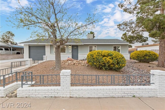 402 Scenic Dr in Henderson, NV - Building Photo - Building Photo