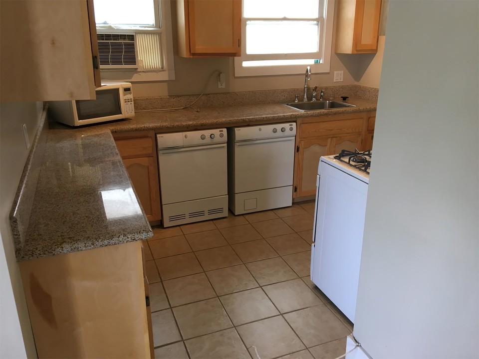 1836 E 1st St-Unit -17 in Long Beach, CA - Building Photo