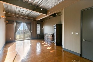 312 W 5th St, Unit 1204 in Los Angeles, CA - Building Photo