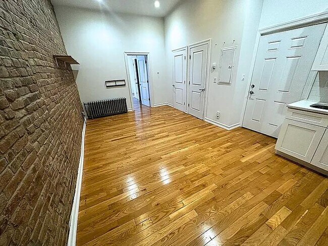 151 Kingsland Ave in Brooklyn, NY - Building Photo - Building Photo