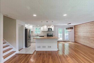 12 Joyce Rd in Wayland, MA - Building Photo - Building Photo