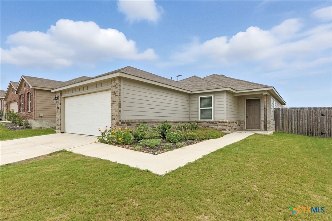 737 Peak Pl in New Berlin, TX - Building Photo