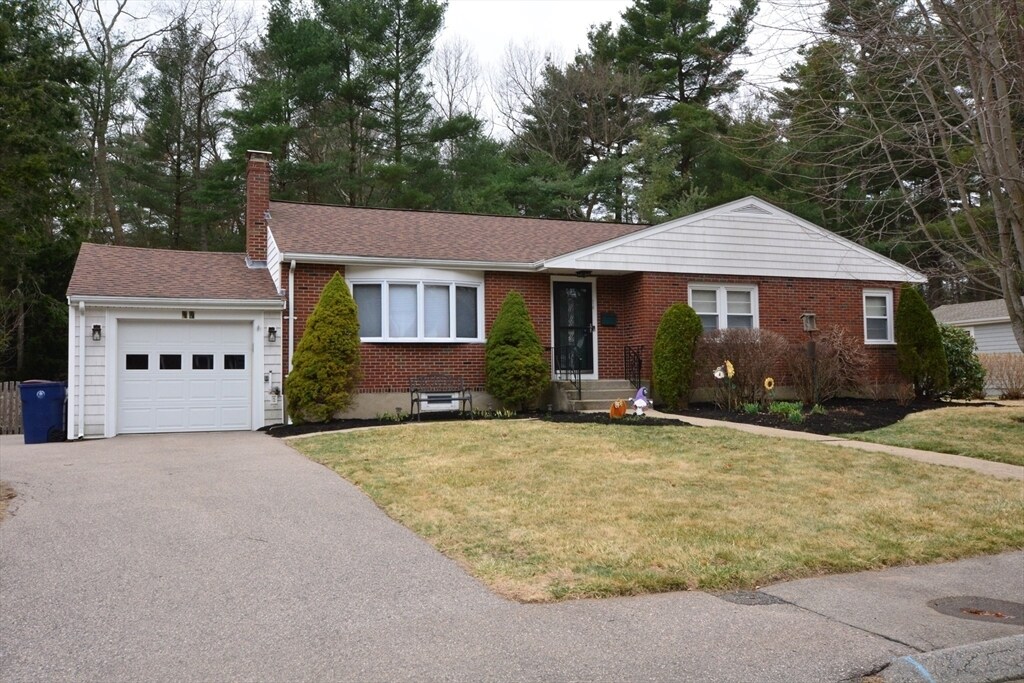 14 Roberta Rd in Sharon, MA - Building Photo