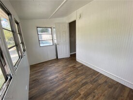 4900 Tice St in Ft. Myers, FL - Building Photo