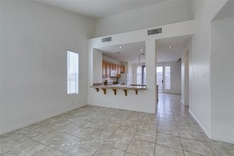 2832 Glistening Grove Ave in Henderson, NV - Foto de edificio - Building Photo