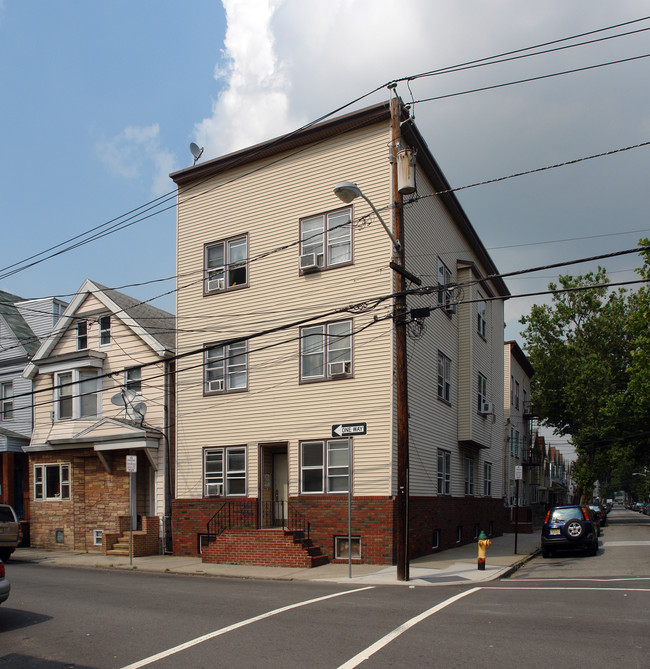 116 Niagara St in Newark, NJ - Foto de edificio - Building Photo