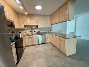 10642 SW 77th Ave in Miami, FL - Building Photo - Building Photo