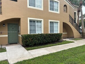 7920 N Nob Hill Rd in Tamarac, FL - Building Photo - Building Photo