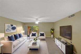 9459 SW 76th St in Miami, FL - Building Photo