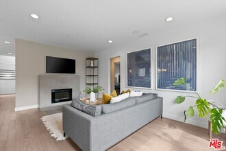 8107 Yorktown Ave in Los Angeles, CA - Building Photo - Building Photo
