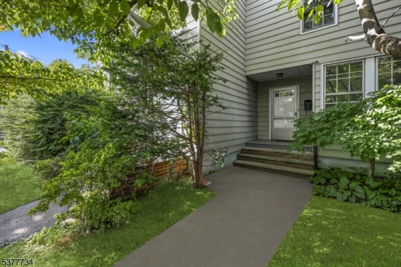 69 Maple St in Bloomfield, NJ - Building Photo