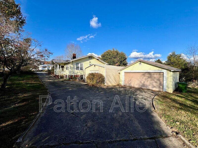 72 Mimosa Dr in Asheville, NC - Building Photo