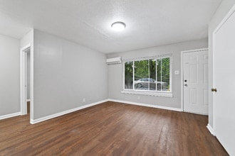 3410 Elizabeth St NW in Huntsville, AL - Foto de edificio - Building Photo