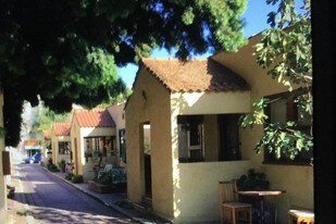 5023 Bakman Ave in Los Angeles, CA - Building Photo