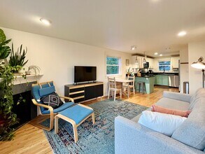 4816 Delridge Wy SW in Seattle, WA - Building Photo - Building Photo