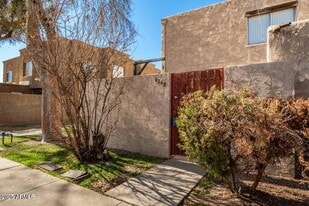 4240 N 67th Ln in Phoenix, AZ - Building Photo