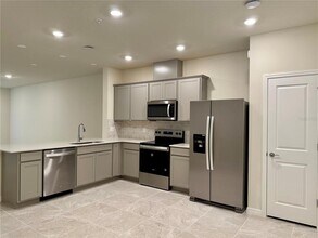 3160 Emerald Acrs Ln in Sanford, FL - Building Photo - Building Photo