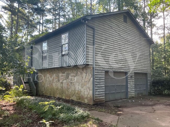 property at 803 Brook Hollow Cir SE