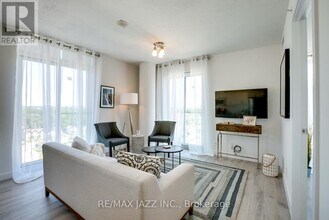 100 Bond St E in Oshawa, ON - Building Photo - Building Photo