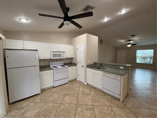 17549 Oriole Rd in Ft. Myers, FL - Building Photo - Building Photo