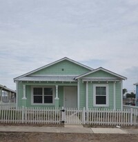 614 Chihuahua St in San Antonio, TX - Building Photo