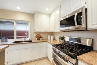 13646 Abana Dr in Cerritos, CA - Foto de edificio - Building Photo