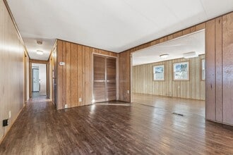 16 W Maple St in Cambridge City, IN - Building Photo - Building Photo