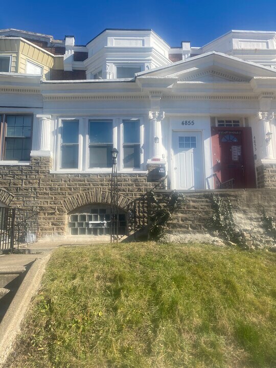 4855 N 9th St in Philadelphia, PA - Building Photo