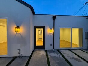 1332-1336 Burnside Ave in Los Angeles, CA - Building Photo - Building Photo