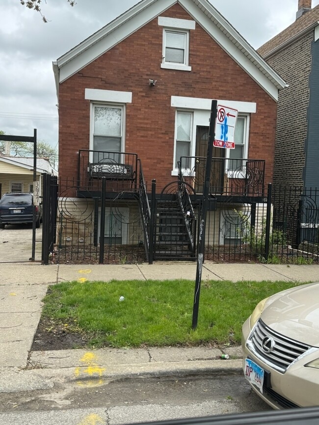 property at 3049 S Homan Ave